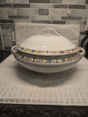 Antique Wedgwood & Co. Ld. Imperial Porcelain Lidded Vegetable Tureen - Tunstall